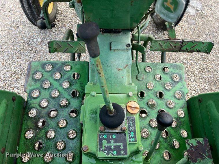 image for item NA9078 1979 John Deere 850  tractor