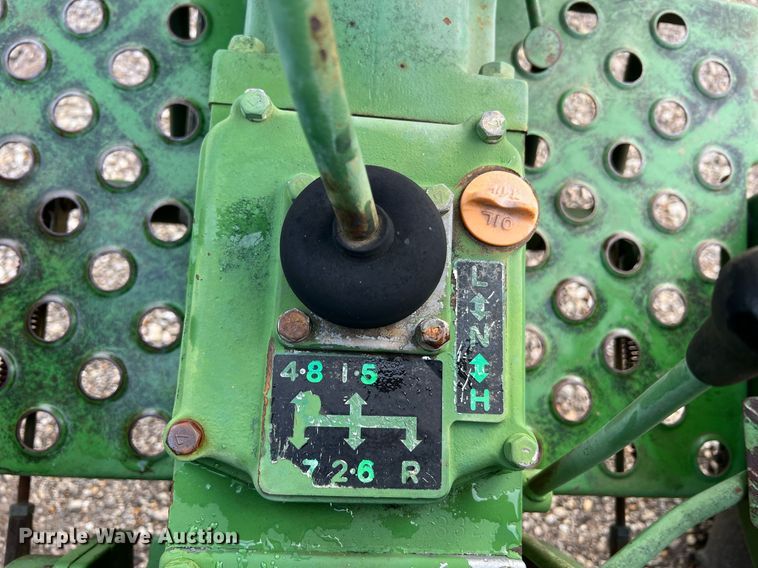 image for item NA9078 1979 John Deere 850  tractor