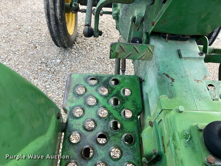 image for item NA9078 1979 John Deere 850  tractor