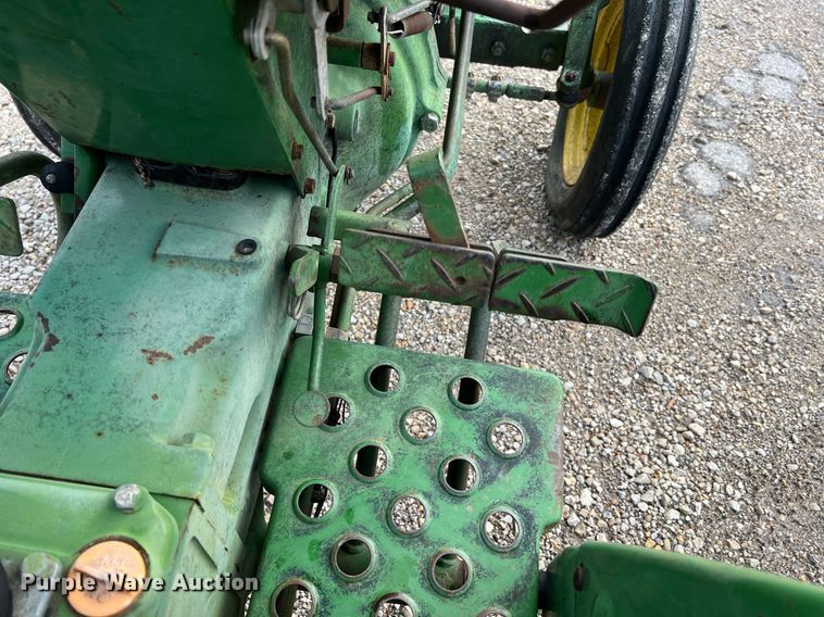 image for item NA9078 1979 John Deere 850  tractor