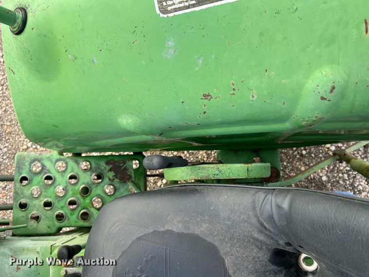 image for item NA9078 1979 John Deere 850  tractor