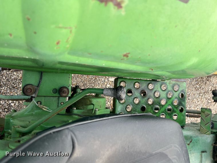 image for item NA9078 1979 John Deere 850  tractor