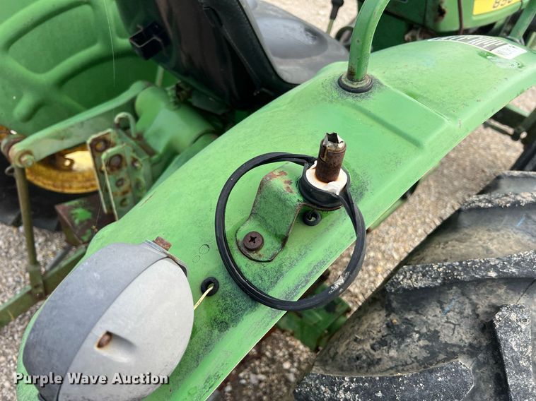 image for item NA9078 1979 John Deere 850  tractor