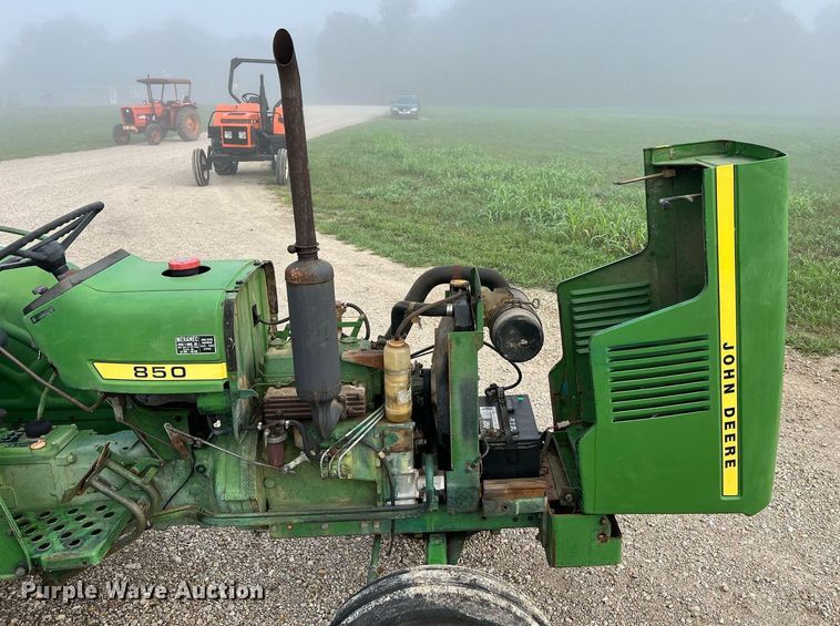 image for item NA9078 1979 John Deere 850  tractor