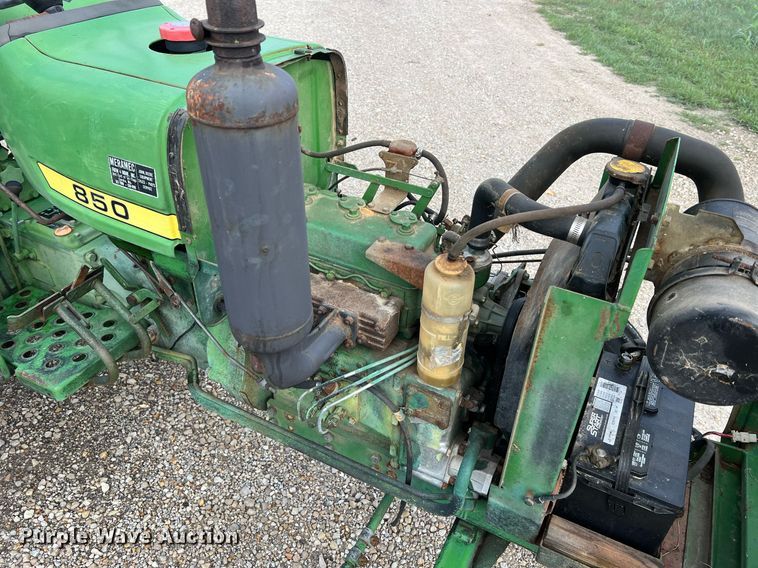 image for item NA9078 1979 John Deere 850  tractor