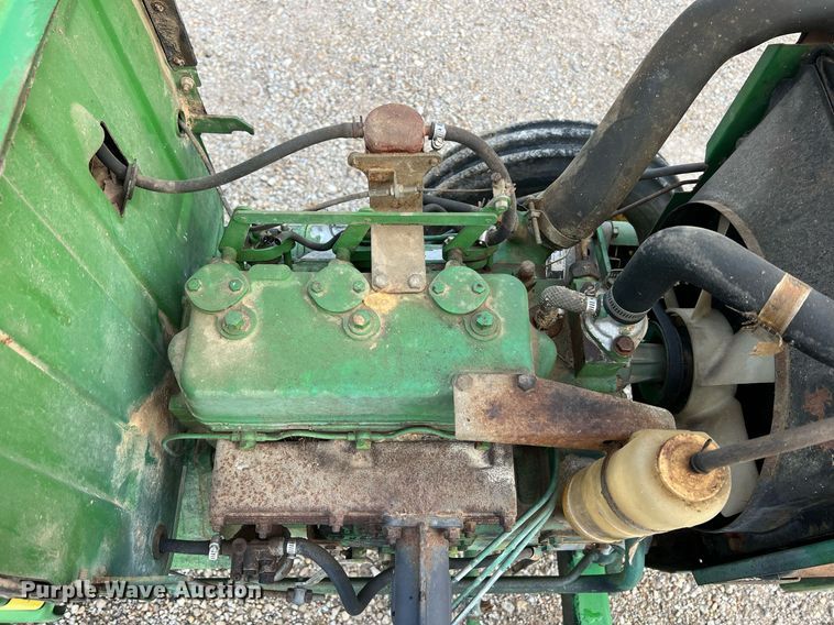 image for item NA9078 1979 John Deere 850  tractor