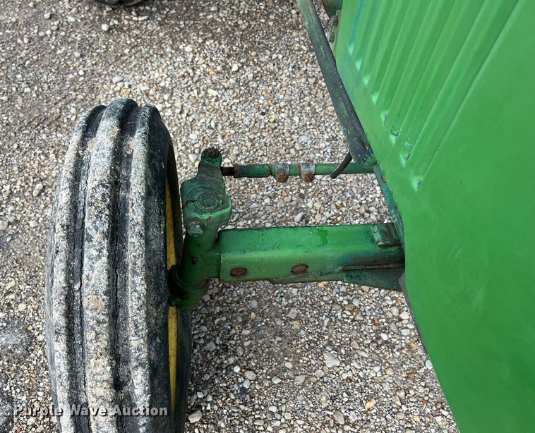 image for item NA9078 1979 John Deere 850  tractor