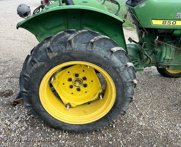 image for item NA9078 1979 John Deere 850  tractor