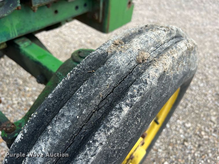 image for item NA9078 1979 John Deere 850  tractor