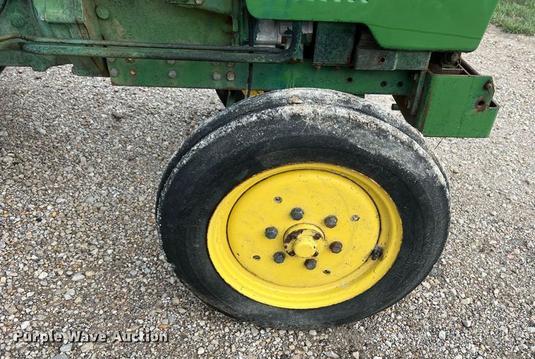 image for item NA9078 1979 John Deere 850  tractor