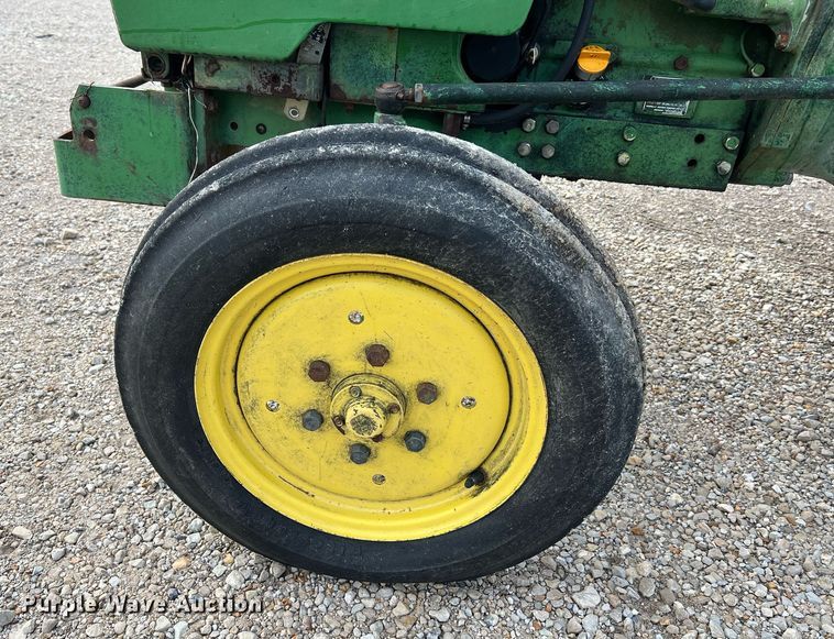 image for item NA9078 1979 John Deere 850  tractor