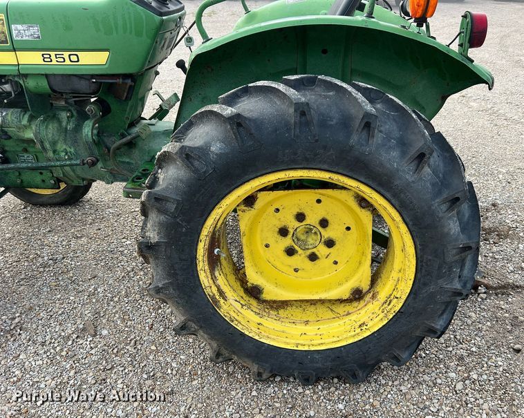 image for item NA9078 1979 John Deere 850  tractor