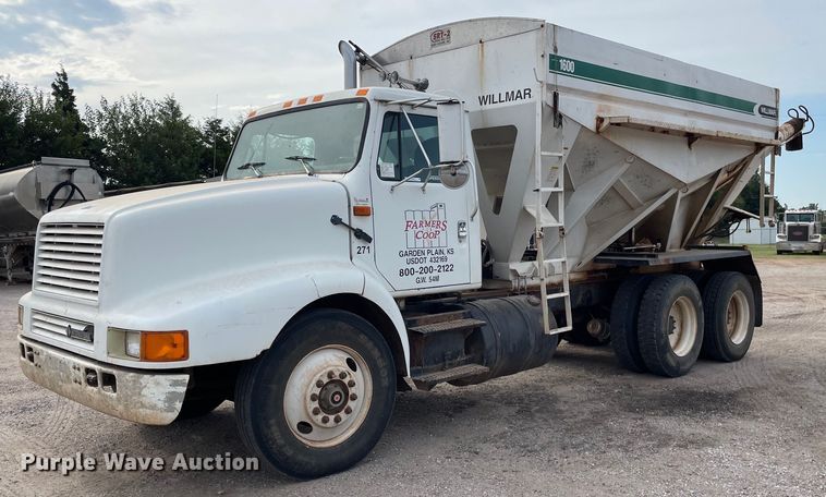 image for item NH9751 1993 International  fertilizer delivery truck