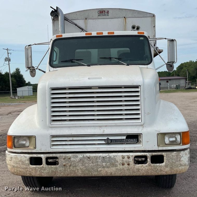 image for item NH9751 1993 International  fertilizer delivery truck