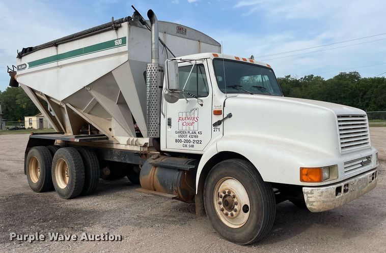 image for item NH9751 1993 International  fertilizer delivery truck