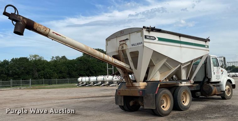 image for item NH9751 1993 International  fertilizer delivery truck