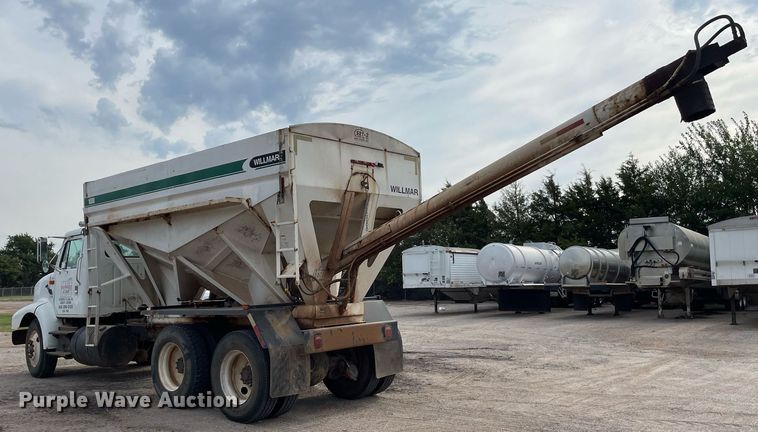 image for item NH9751 1993 International  fertilizer delivery truck