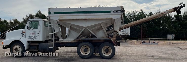 image for item NH9751 1993 International  fertilizer delivery truck