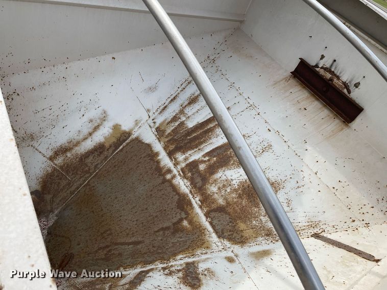 image for item NH9751 1993 International  fertilizer delivery truck