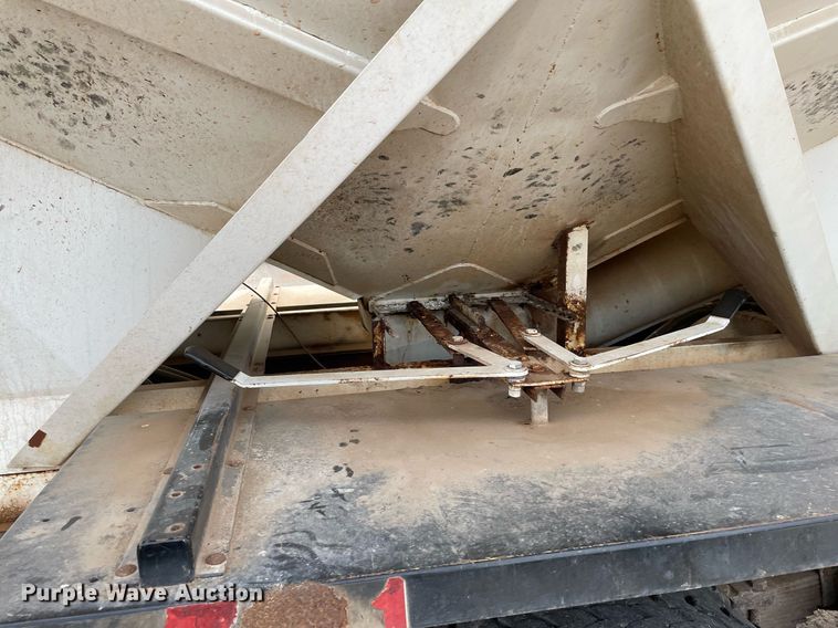 image for item NH9751 1993 International  fertilizer delivery truck