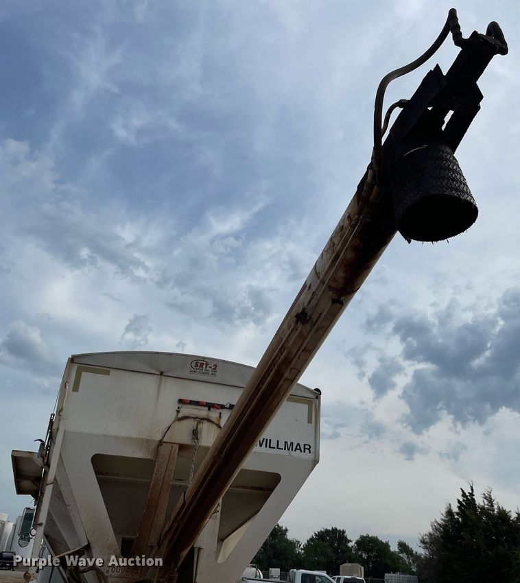 image for item NH9751 1993 International  fertilizer delivery truck