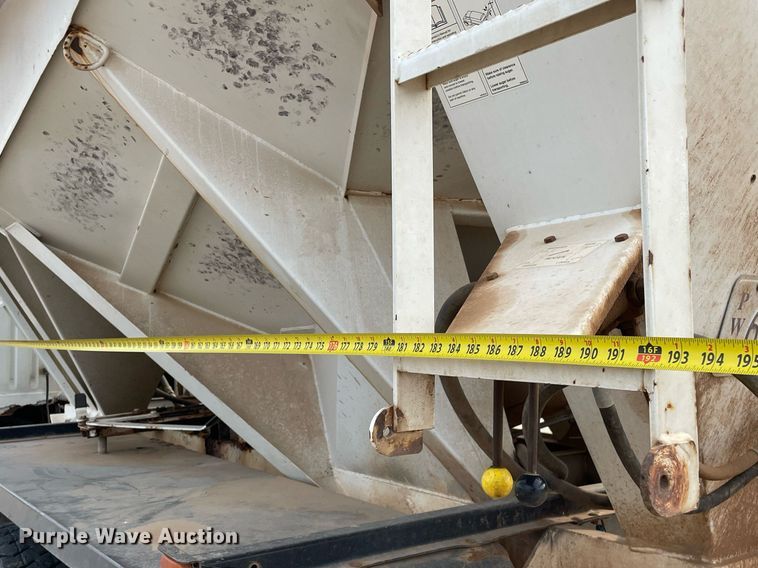 image for item NH9751 1993 International  fertilizer delivery truck