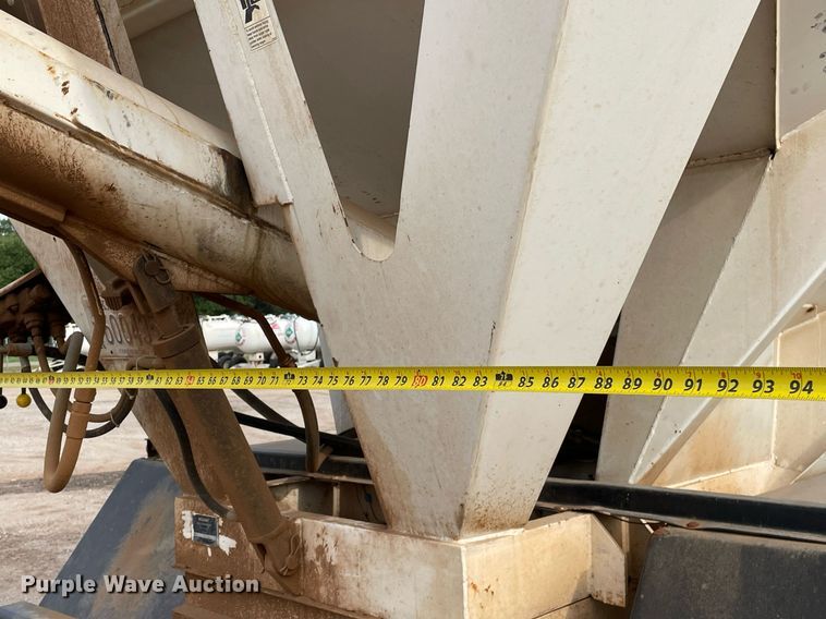 image for item NH9751 1993 International  fertilizer delivery truck