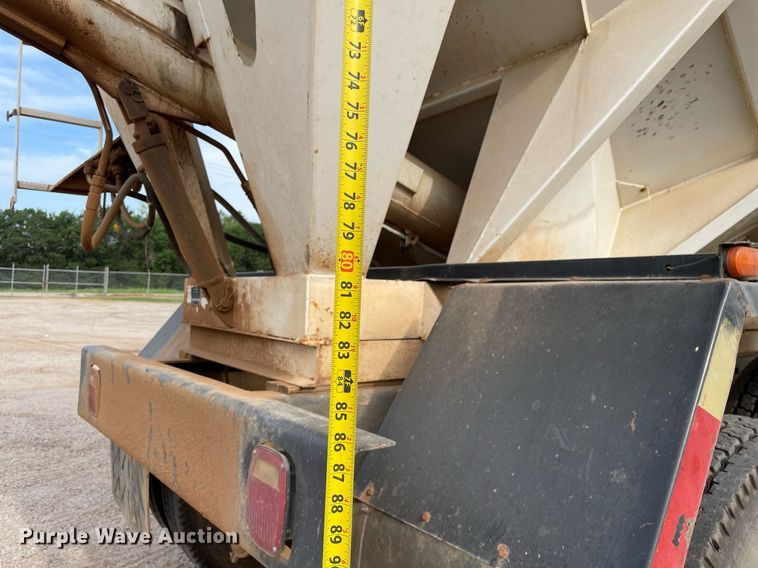 image for item NH9751 1993 International  fertilizer delivery truck