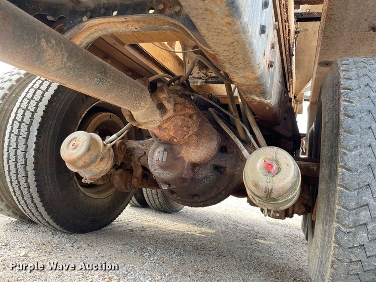 image for item NH9751 1993 International  fertilizer delivery truck