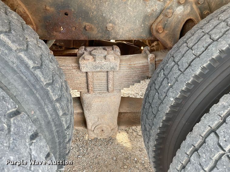 image for item NH9751 1993 International  fertilizer delivery truck