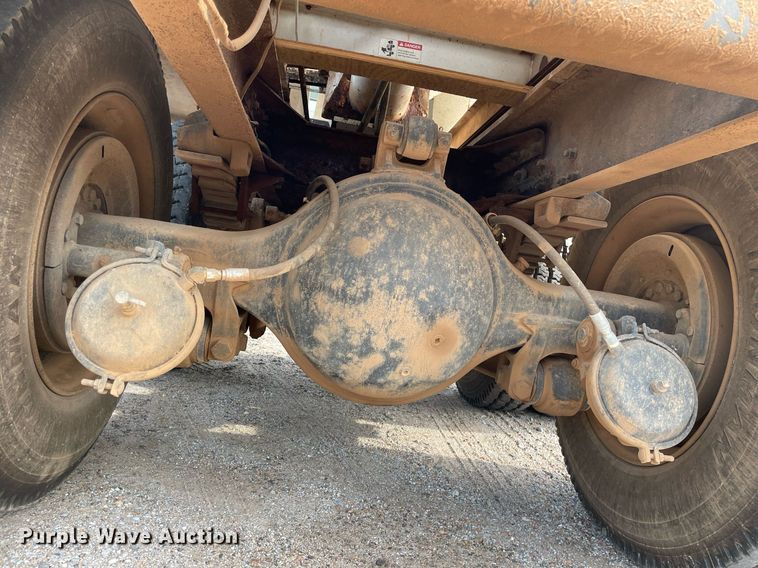 image for item NH9751 1993 International  fertilizer delivery truck