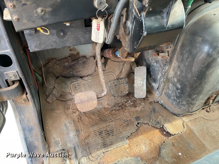 image for item NH9751 1993 International  fertilizer delivery truck