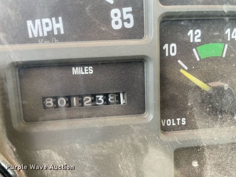 image for item NH9751 1993 International  fertilizer delivery truck