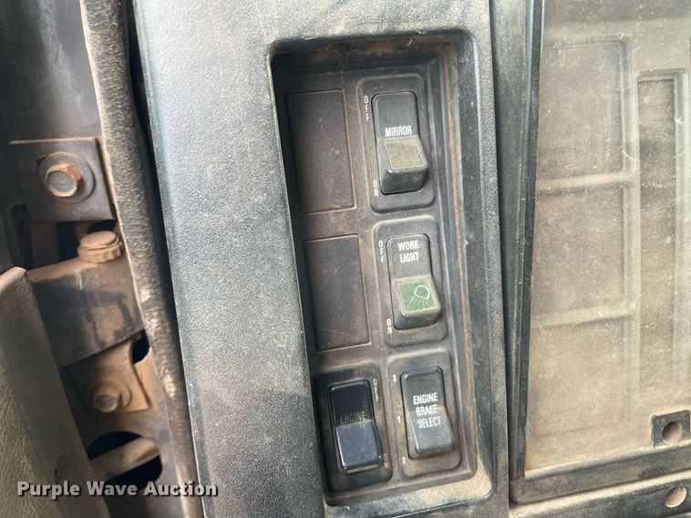 image for item NH9751 1993 International  fertilizer delivery truck