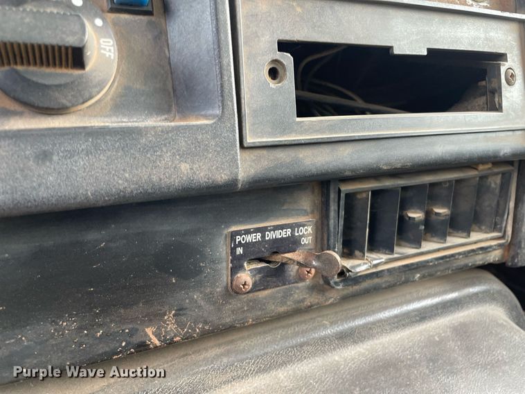 image for item NH9751 1993 International  fertilizer delivery truck