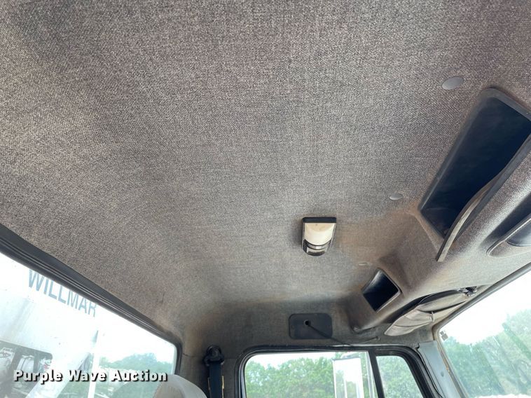 image for item NH9751 1993 International  fertilizer delivery truck