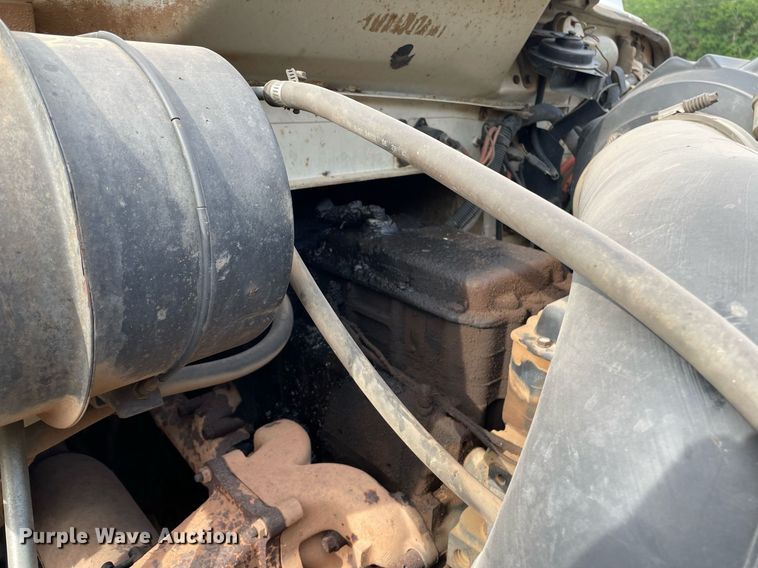 image for item NH9751 1993 International  fertilizer delivery truck