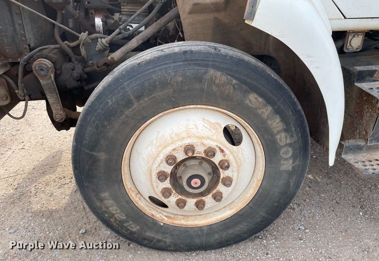 image for item NH9751 1993 International  fertilizer delivery truck