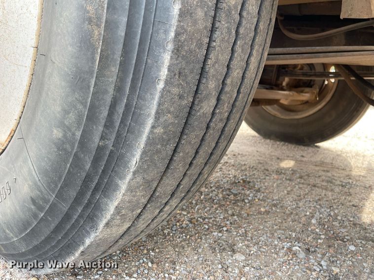 image for item NH9751 1993 International  fertilizer delivery truck