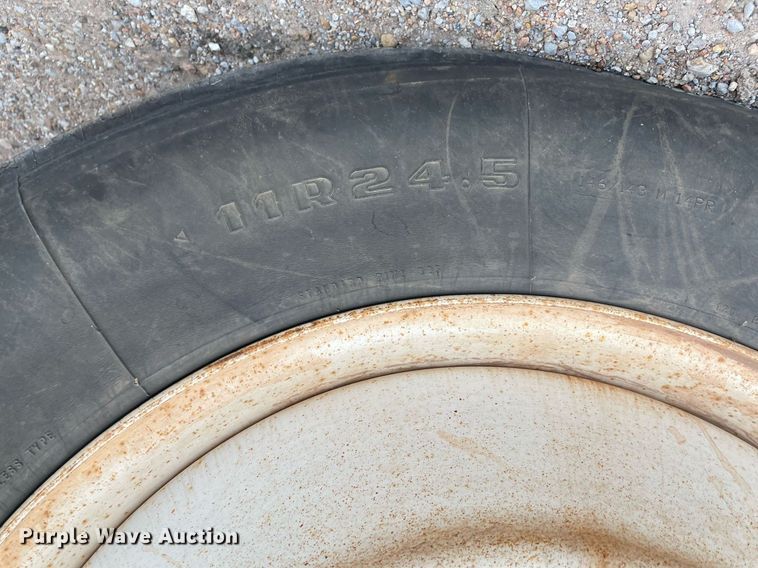 image for item NH9751 1993 International  fertilizer delivery truck