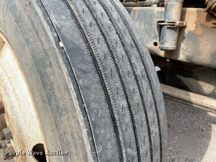 image for item NH9751 1993 International  fertilizer delivery truck