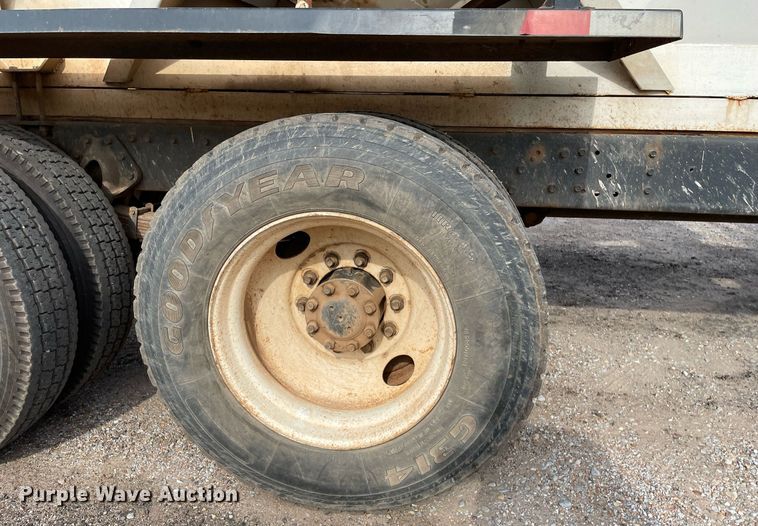 image for item NH9751 1993 International  fertilizer delivery truck