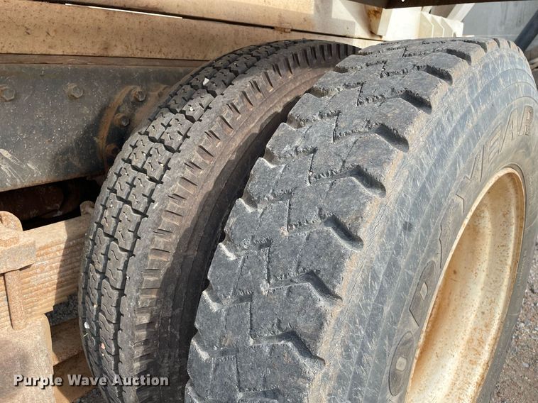 image for item NH9751 1993 International  fertilizer delivery truck