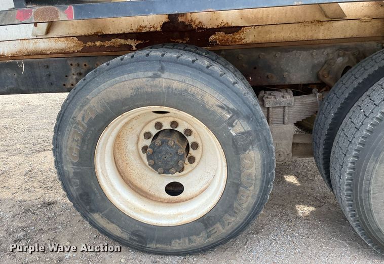 image for item NH9751 1993 International  fertilizer delivery truck