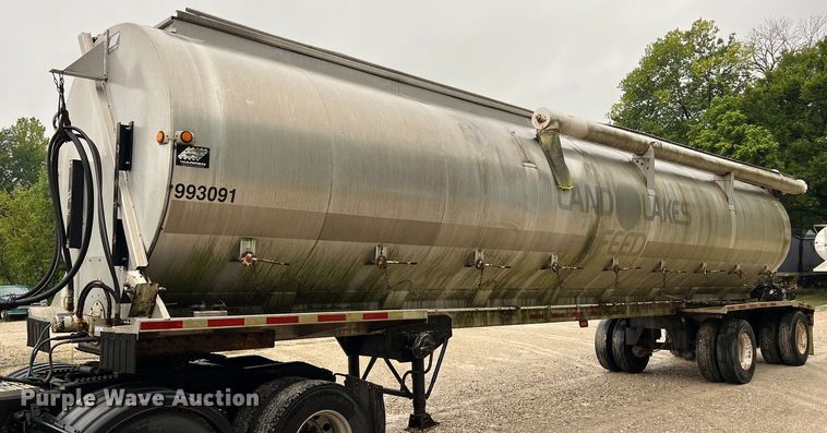 image for item NI9013 1999 Warren Mfg. Inc. AT-40-SER7  feed delivery trailer