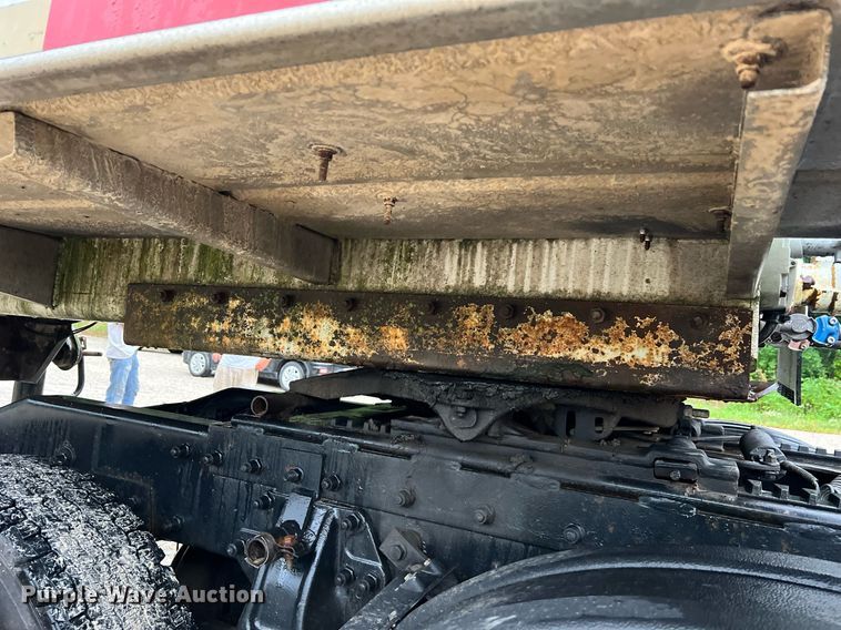 image for item NI9013 1999 Warren Mfg. Inc. AT-40-SER7  feed delivery trailer