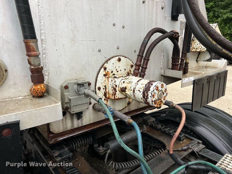 image for item NI9013 1999 Warren Mfg. Inc. AT-40-SER7  feed delivery trailer