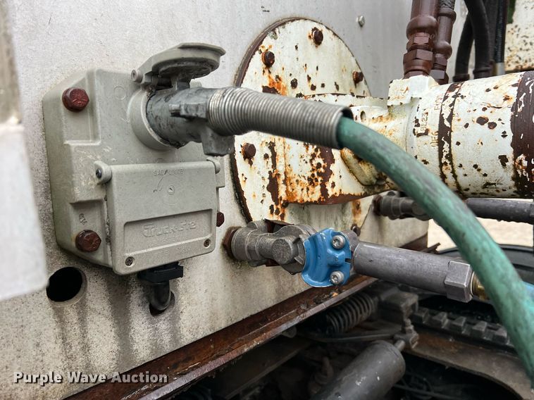 image for item NI9013 1999 Warren Mfg. Inc. AT-40-SER7  feed delivery trailer