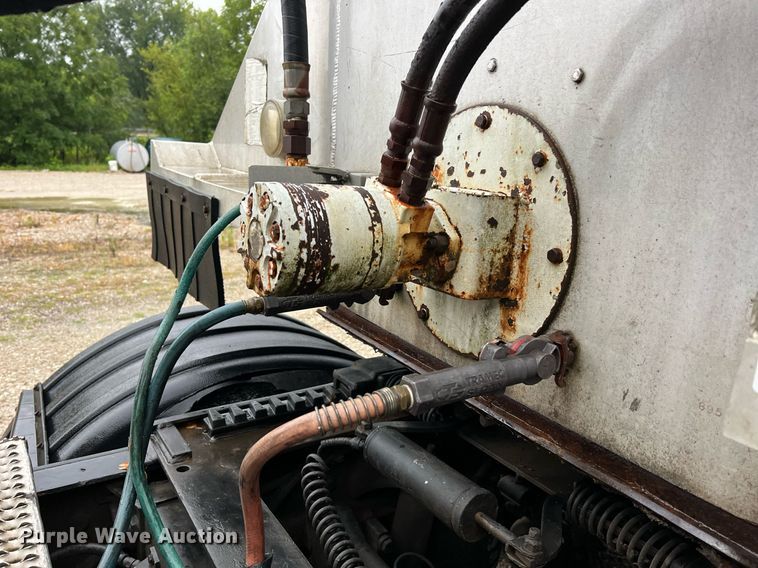 image for item NI9013 1999 Warren Mfg. Inc. AT-40-SER7  feed delivery trailer