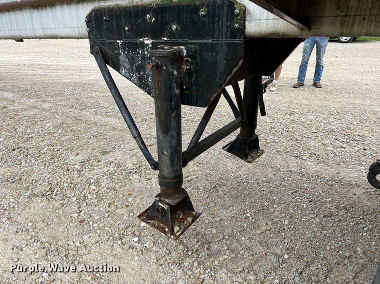 image for item NI9013 1999 Warren Mfg. Inc. AT-40-SER7  feed delivery trailer
